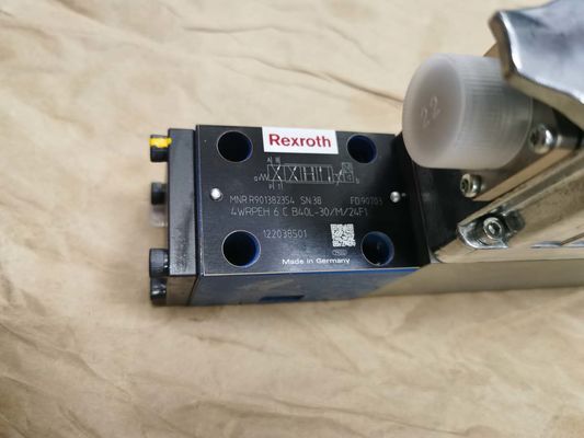 Rexroth R901382354 4WRPEH6CB40L-30 / M / 24F1 4WRPEH6CB40L-3X / M / 24F1 Yön Kontrol Vanası Entegre Elektronik
