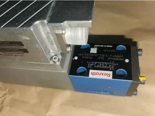 0811404601 4WRPEH6C3B12L-20 / G24K0 / A1M 4WRPEH6C3B12L-2X / G24K0 / A1M Entegre Elektronik Yön Kontrol Vanası